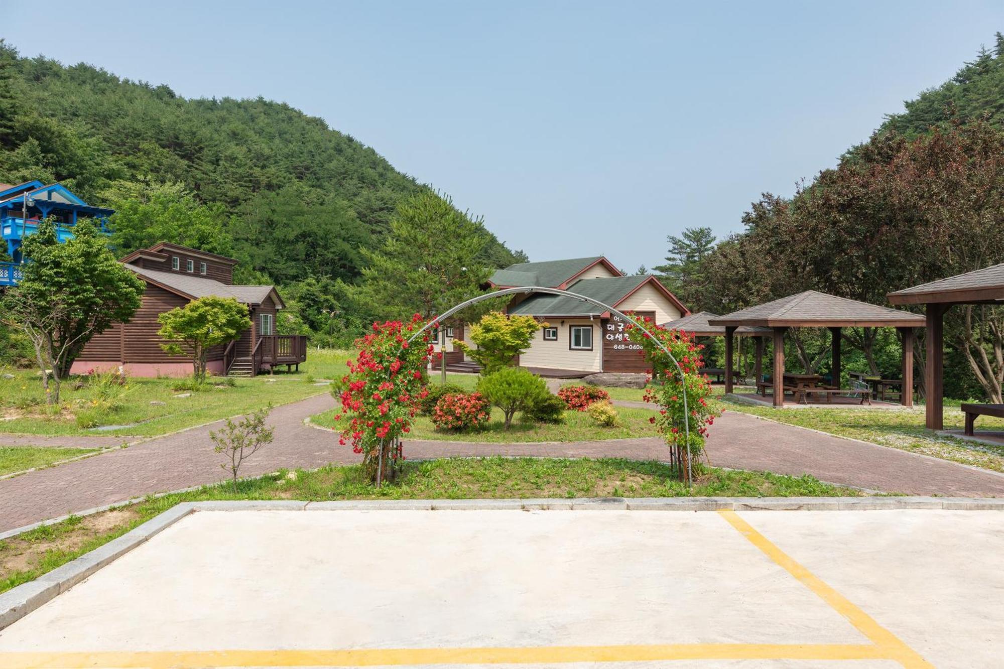 Gangneung Yasaenghwa Maeul Hotel Luaran gambar